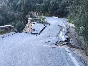 Συνεχίζεται η καθίζηση σε χωριό του Πλατανιά - Δρόμοι καταρρέουν, σπίτια εμφανίζουν ρωγμές. Από τις πρώτες ημέρες μετά το πέρασμα...